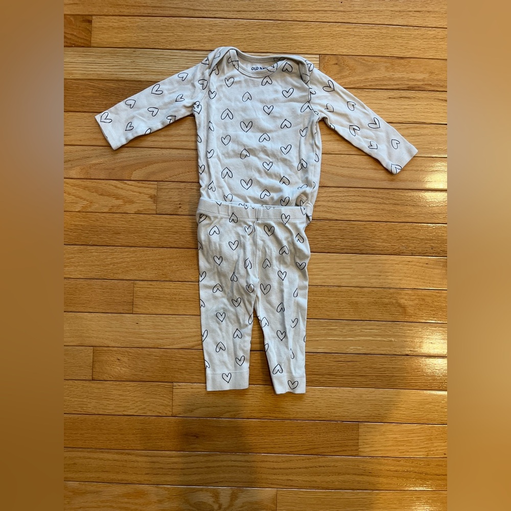 Old Navy Cream and Black Heart Matching Set - 12mo